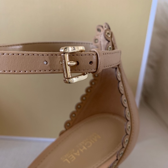 Michael Kors Jessie Leather Sandals (NEVER WORN) - Picture 5 of 11